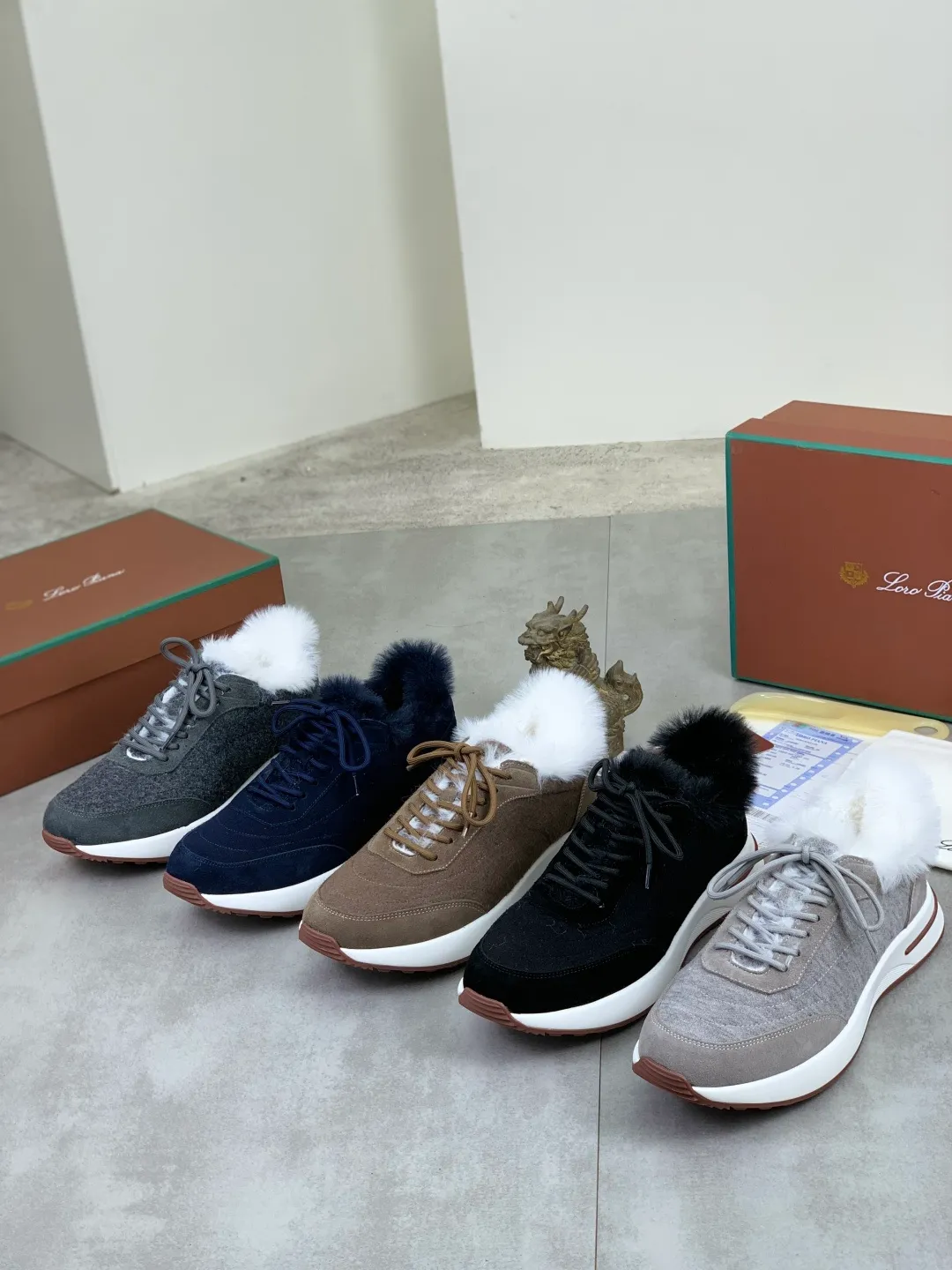 Men's Men's Shoes 💰P460 New Style 💰Mauri The latest casual shoes Loro Piana 💯Top grade💯Buy the original copy💯 Founded the existing Loro Piana company on April 24, 1924. It is now the sixth generation of family business, providing top quality products to customers who are discerning about taste and quality. Imported original fly woven fabric with cowhide fabric, plain calfskin lining. Hand-sewn thread with cowhide feet. Original packaging. High-end outsole. Size: 38-44 (customized for 45 and 46). 5️⃣ colors available.